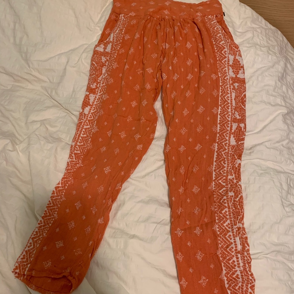 Rip Curl peach colored capri beach pants